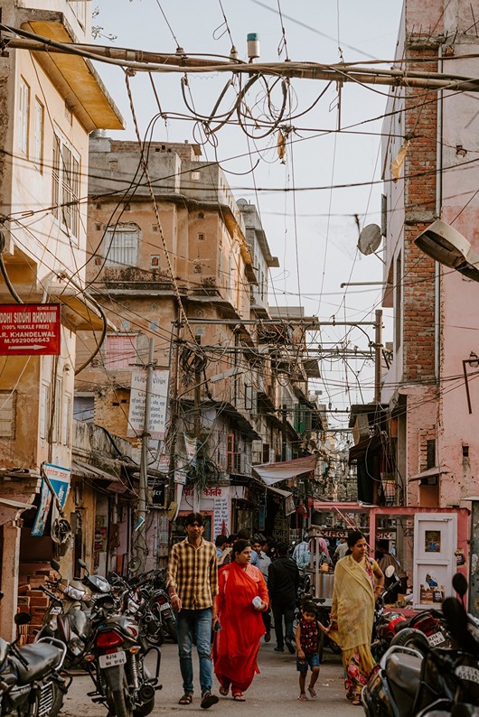 A crowded street in India during a Womens Travel Network India tour for women