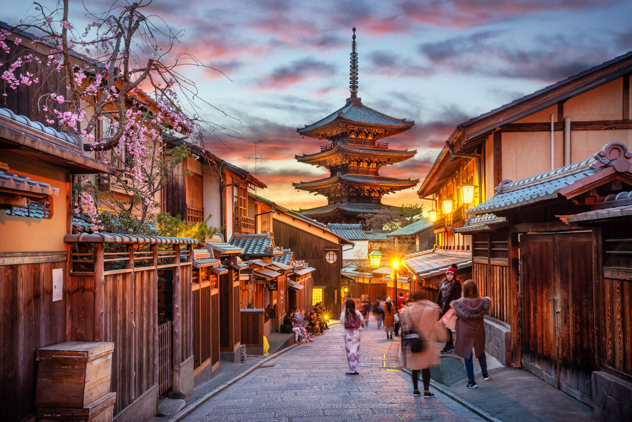 Yasaka Pagoda in Gion at sunset, Kyoto during a women's only group tour in japan