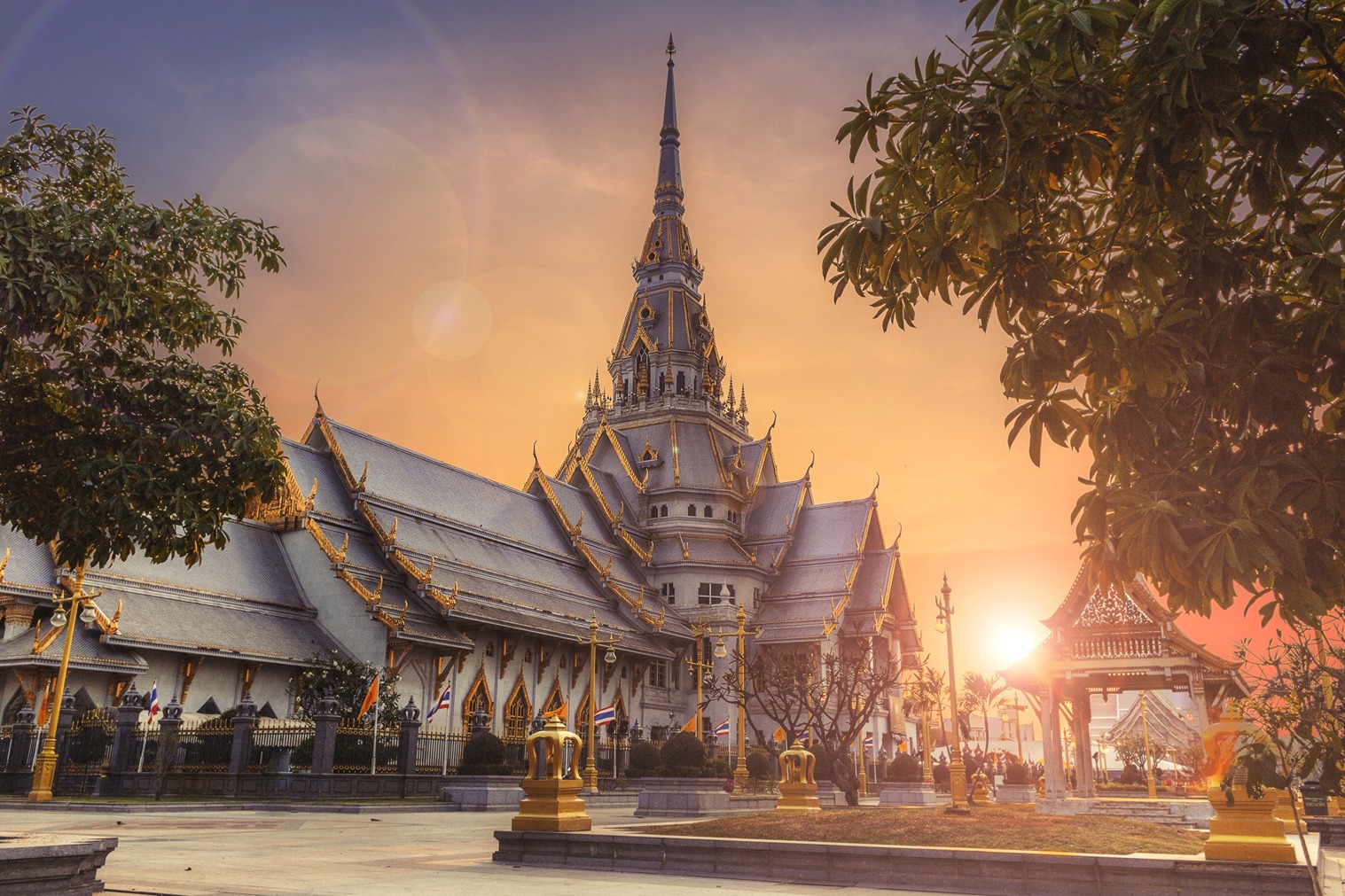 A gorgeous Thai temple at sunset